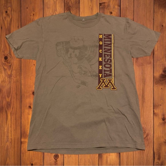 Minnesota Golden Gopher Bucky Hockey Shirt Athleisure Gym Wear Nike Champion - Picture 1 of 4